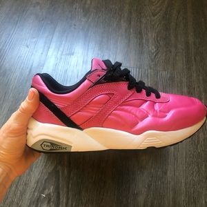 Women’s PUMA Trinomic shoes size 6